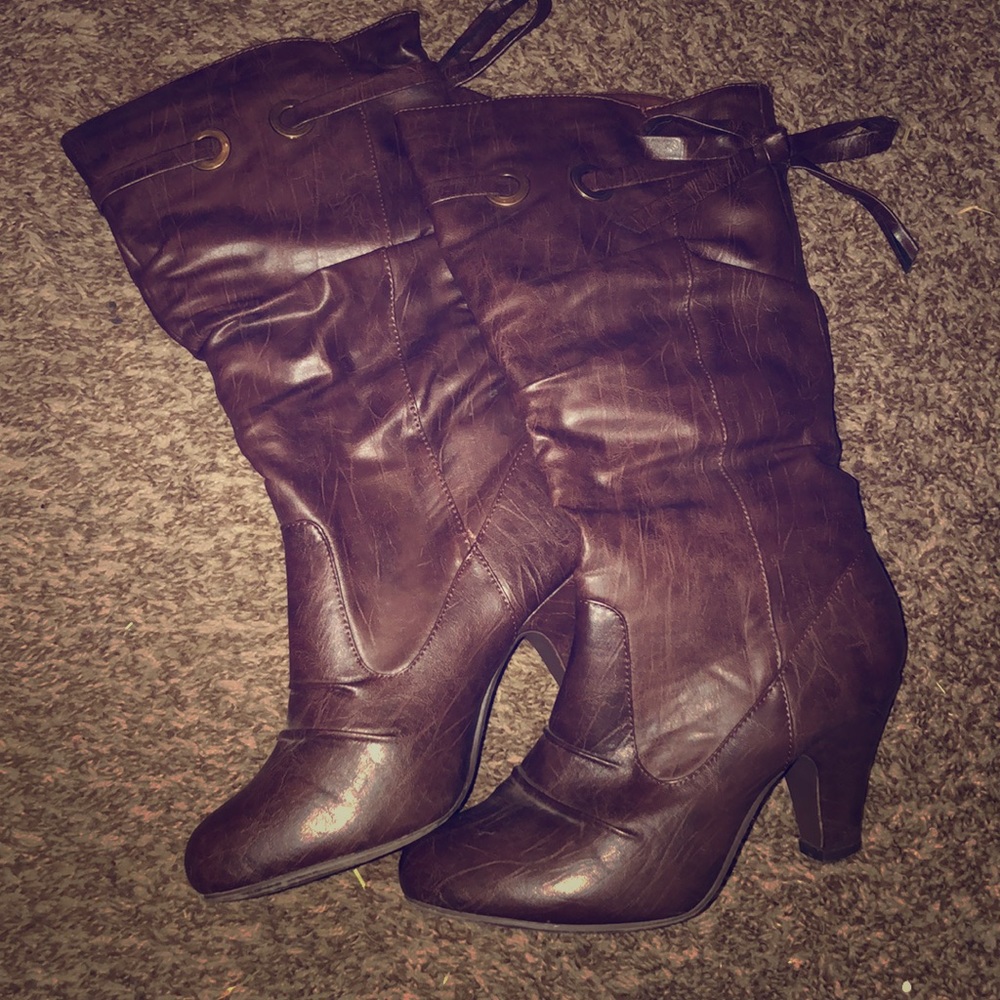 Shin high boots